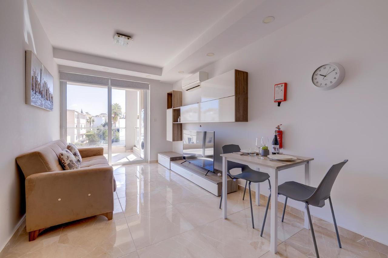 Modern 1Br Apartment In Central St Julian'S San Giuliano Esterno foto